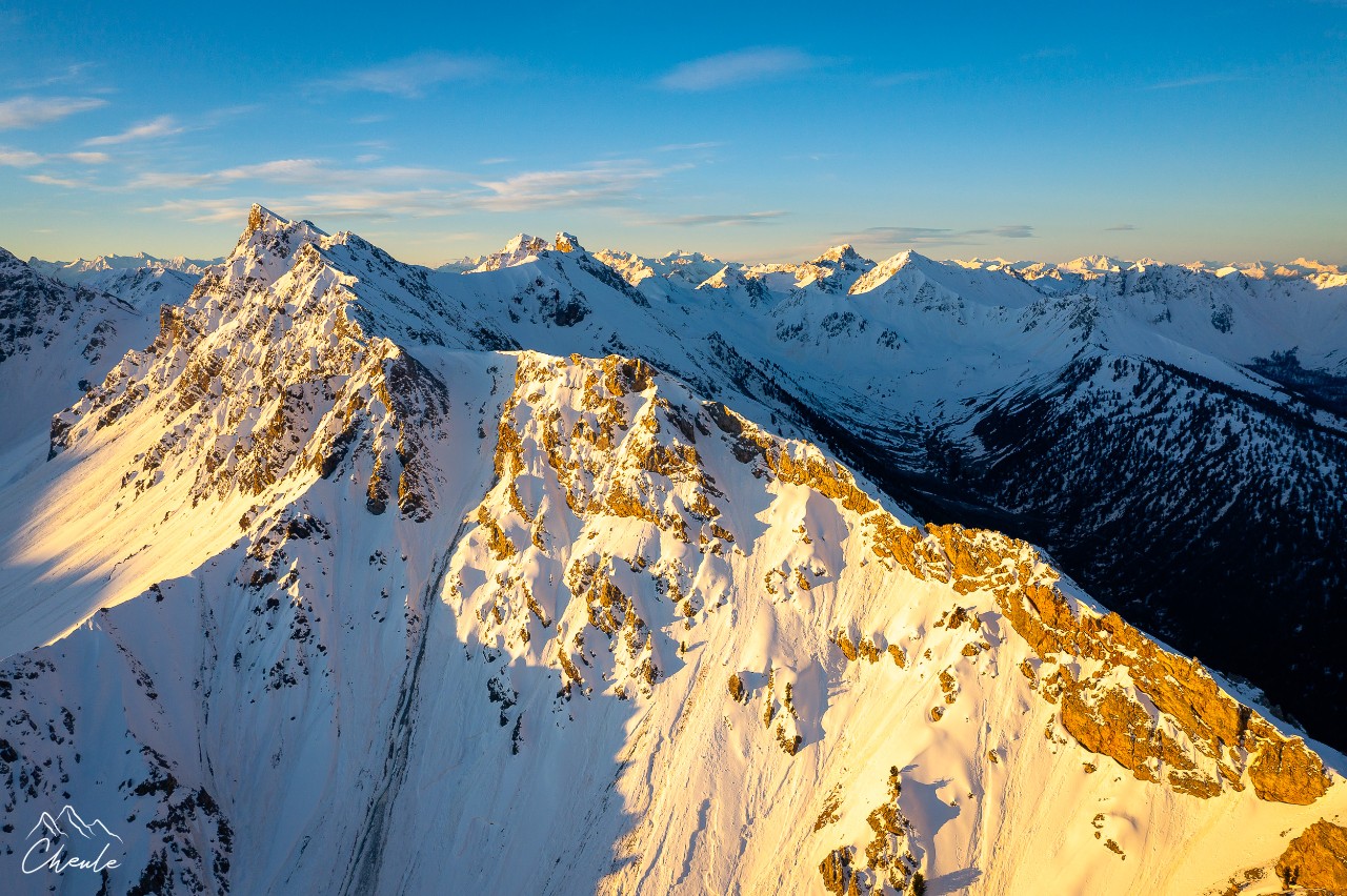 © Cheule Photography -Vues du ciel - Drone - Paysage -  Sunrise - Lever de soleil - Crête des Granges - Les Ayes - Hautes Alpes - Montagne