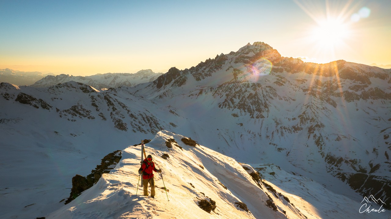 © Cheule Photography -Vues du ciel - Drone -  Alpiniste - Ski - Pic de Rochebrune - Queyras - Pic Lombard - Sunset - Crête - Fonts de Cervières - Guillaume Roux - Hautes Alpes
