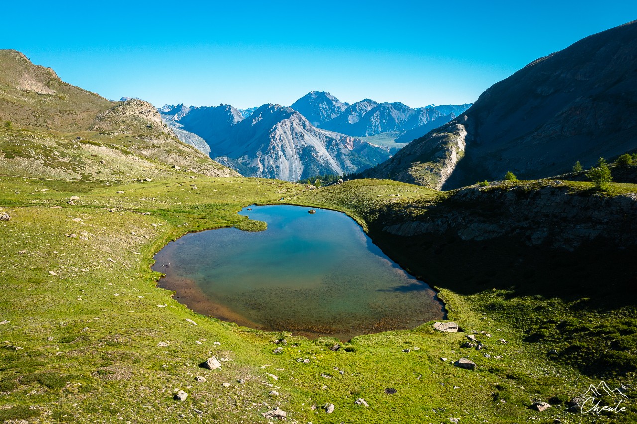 © Cheule Photography -Vues du ciel - Drone - Paysage -  Lac la Barre - Cerces - Coeur - Montagne - Hautes Alpes