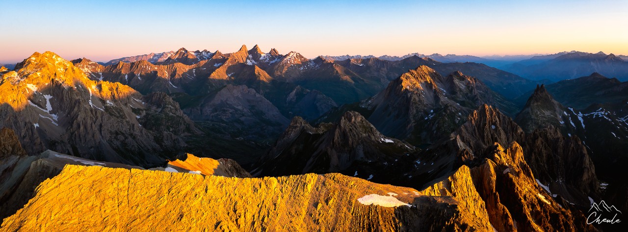 © Cheule Photography -Vues du ciel - Drone - Paysage -  Sunrise - lever de soleil - Cerces - Pointe des Cerces - Hautes-montagnes - Montagne - Crête - Hautes Alpes - Panorama