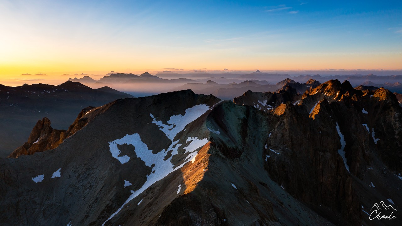 © Cheule Photography -Vues du ciel - Drone - Paysage -  Sunrise - lever de soleil - Cerces - Pointe des Cerces - Hautes-montagnes - Montagne - Crête - Hautes Alpes