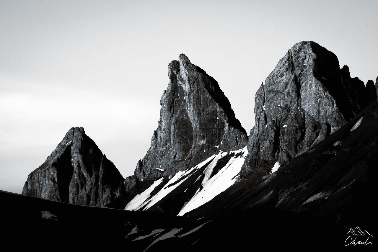 ©Cheule Photography - Noir & Blanc - Black and White - Téléobjectif - Paysage - Aiguilles d'Arves - Sommets - Haute montagne - Montagnes - Zoom - Hautes Alpes