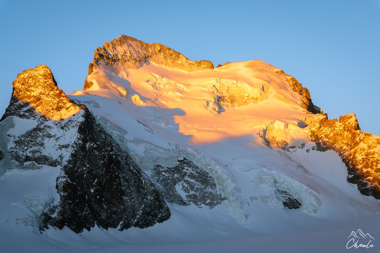 © Cheule Photography - Les Alpes et leur or blanc - Sunrise - Lever de soleil - Paysage - Écrins - Barre des Écrins - Haute montagne