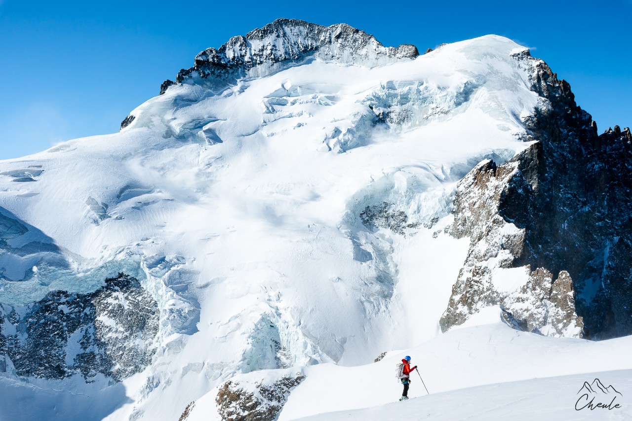 ©Cheule Photography - Les Alpes et leur or blanc - Paysage - Écrins - Barre des Écrins - Haute montagne - Ski - Ski alpinisme - Neige - Hautes Alpes - Roche Faurio