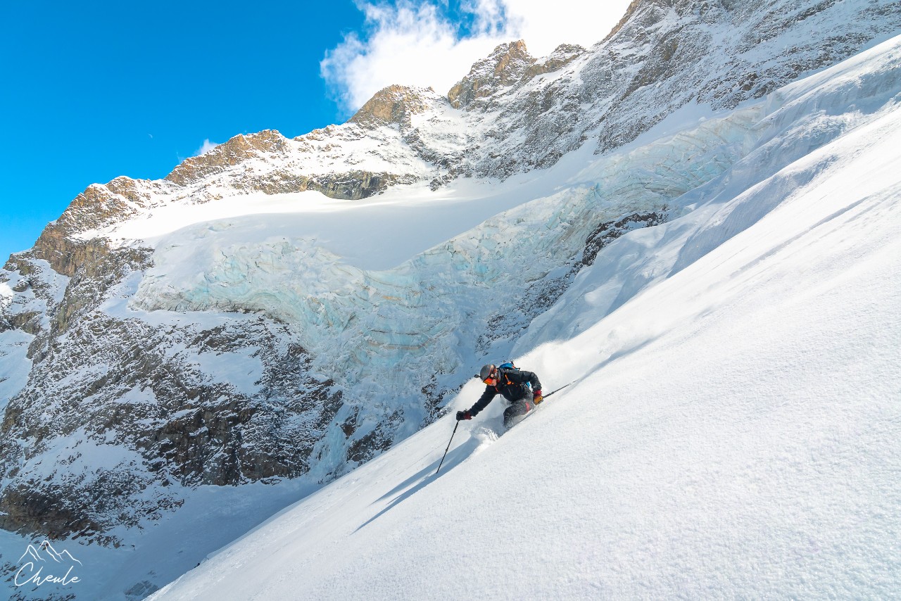 © Cheule Photography - Les Alpes et leur or blanc - Ski - Freeride - Whitecristal - Poudreuse - Écrins - Col Claire - Baptiste Corompt - Neige - Snow - Glacier - Armande