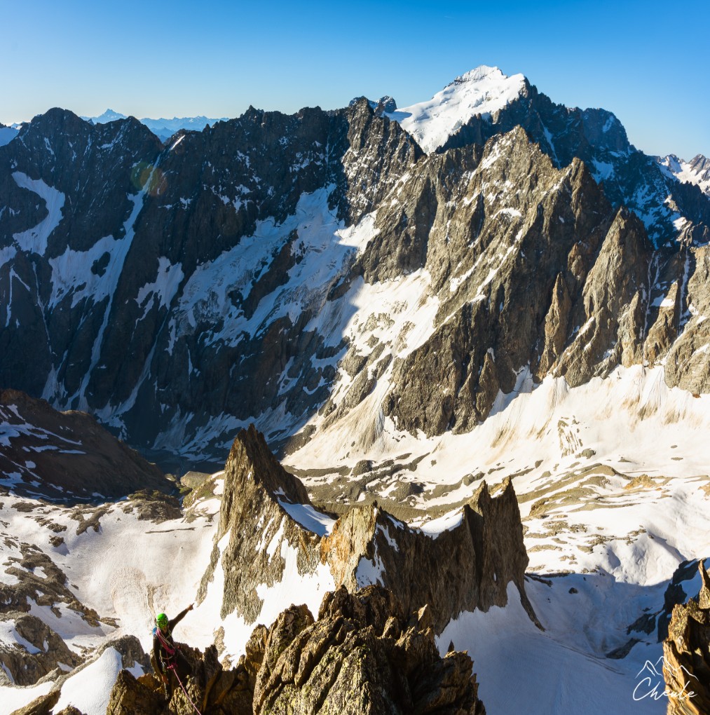 © Cheule Photography - Les Alpes et leur accueil chaleureux - Écrins - Alpinisme - Barre des Écrins - Sunrise - Lever de soleil - Grande Ruine - Ascension - Nuit des Refuges - Cordée - Hautes Alpes