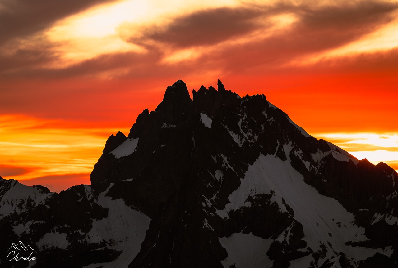 © Cheule Photography - Les Alpes et leur accueil chaleureux - Écrins - Paysage - La Meije - Doigt de Dieu - Sunset - Coucher de soleil - Téléobjectif - Pic Gaspard - Arêtes - Hautes Alpes