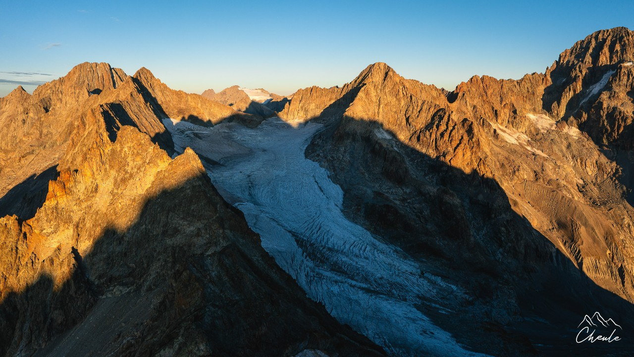 © Cheule Photography - Les Alpes et leur accueil chaleureux - Écrins - Paysage - Glacier - Glacier du Sélé - Sunrise