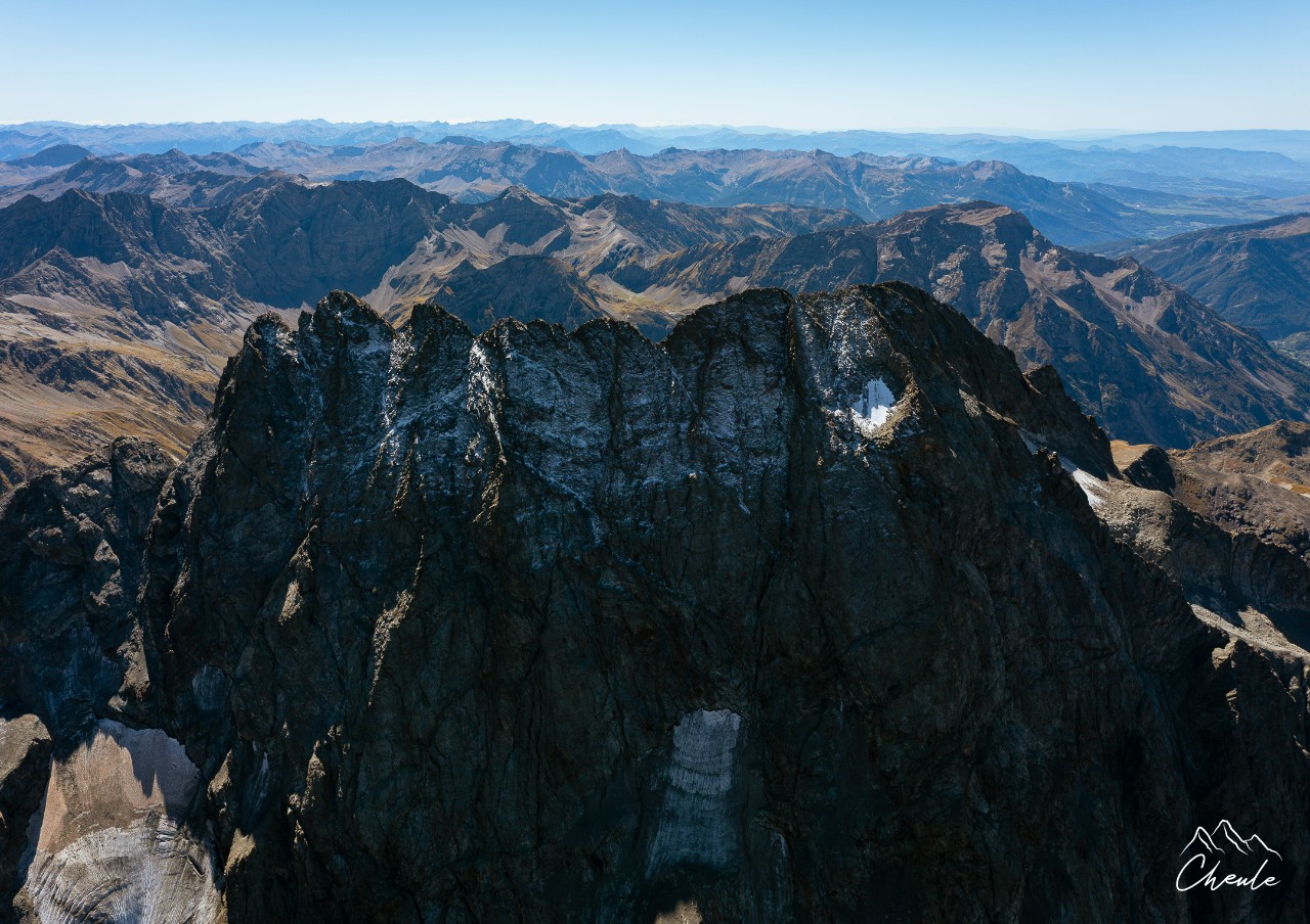 © Cheule Photography - Les Alpes et leur accueil chaleureux - Sirac - Drone - Paysage - Écrins - Montagne