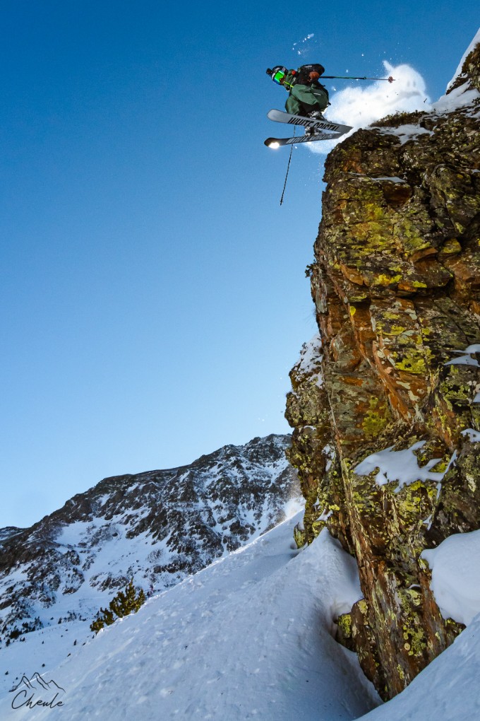 © Cheule Photography - Ailleurs en France - Pyrénées - Freeride - Ski - Julien Prevot - Barre rocheuse