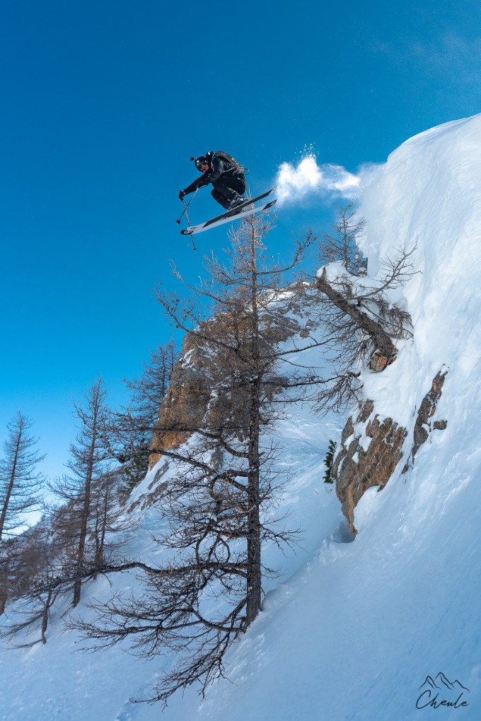 ©Cheule Photography - Les Alpes et leur or blanc - Ski - Freeride - Poudreuse - Barre rocheuse - Baptiste Corompt - Serre Chevalier - Ride - Neige - Snow - Extême