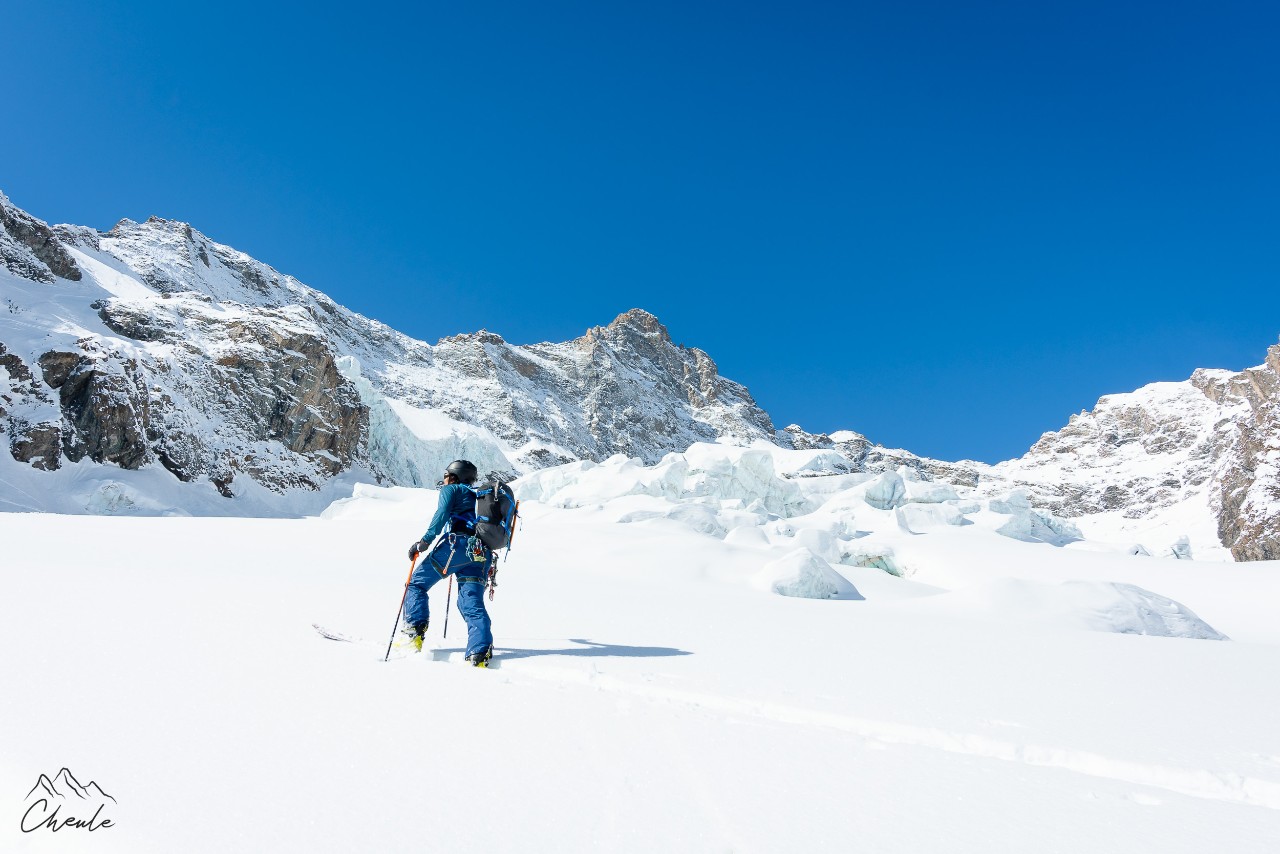 ©Cheule Photography - Les Alpes et leur or blanc - Ski - Ski de randonnée - Alpinisme - Poudreuse - Écrins - Col Claire - Maxime Buffet - Neige - Snow - Glacier - Lautaret