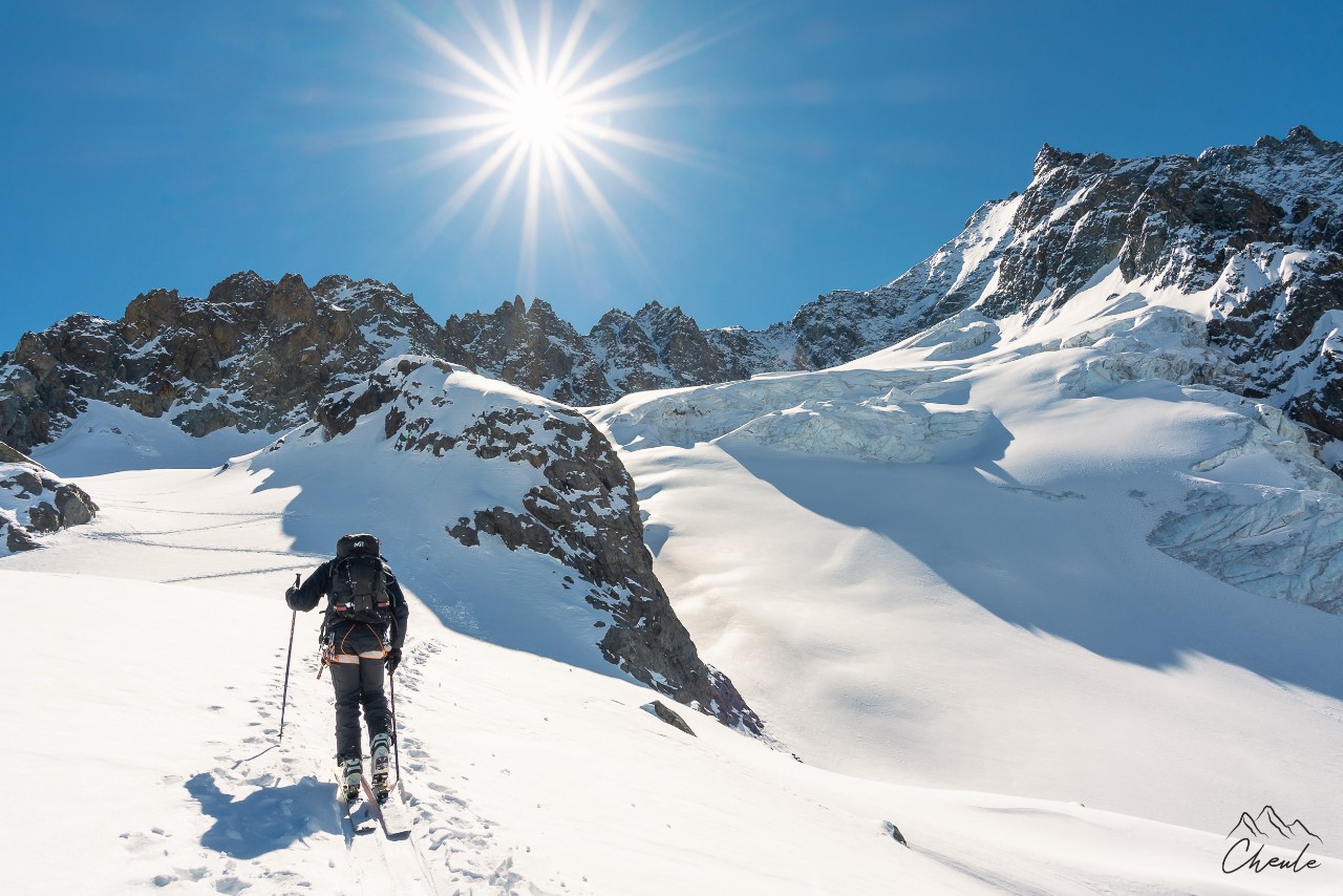 ©Cheule Photography - Les Alpes et leur or blanc -  Alpinisme - Ski de randonnée - Poudreuse - Écrins - Arsine - Montagne des Agneaux - Soleil  - Neige - Snow