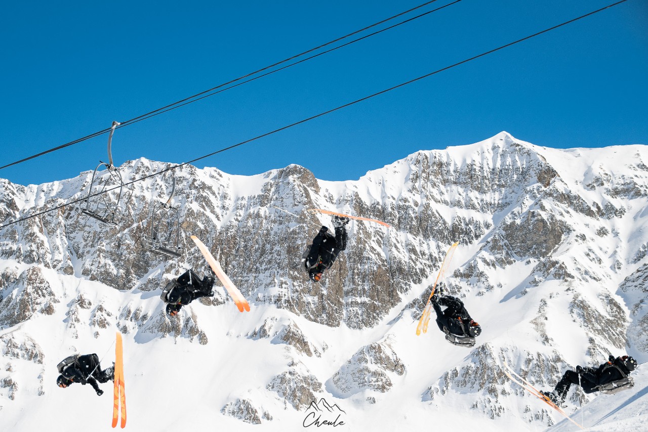 ©Cheule Photography - Les Alpes et leur or blanc - Ski - Poudreuse -  photoséquence - Serre chevalier - Télésiège - Baptiste Corompt