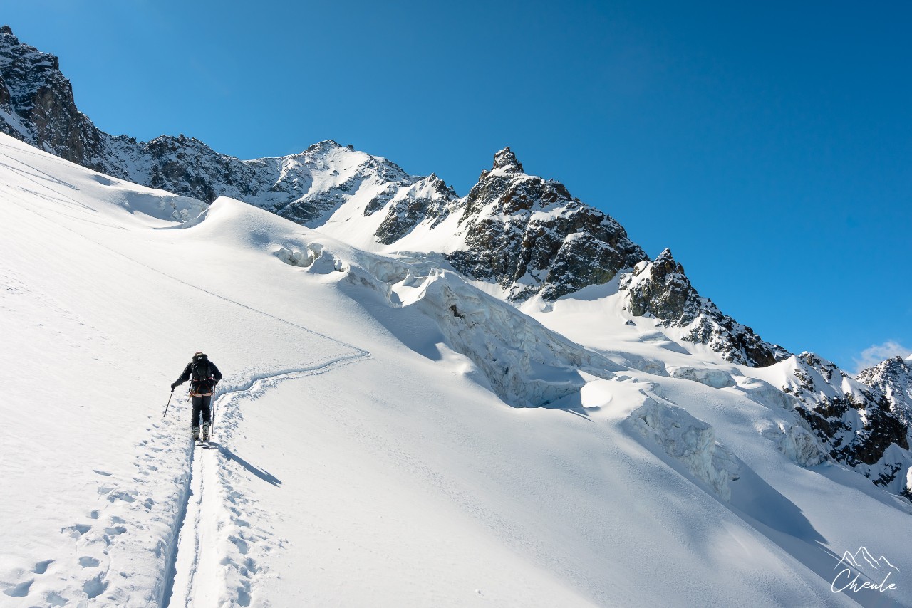 ©Cheule Photography - Les Alpes et leur or blanc -  Alpinisme - Ski de randonnée - Poudreuse - Écrins - Arsine - Montagne des Agneaux - Robin Mathonnet  - Neige - Snow