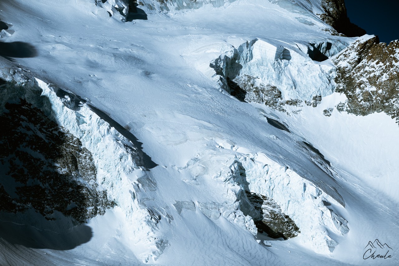 ©Cheule Photography - Les Alpes et leur or blanc - Glace - Glacier - Séracs - Paysage - Écrins - Barre des Écrins - Haute montagne