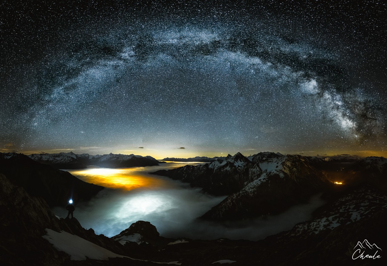 © Cheule Photography - Les Alpes et la vie qui fleurit - Paysage -  Voie Lactée - Bardonecchia - Mer de nuage - Longue exposition - Printemps - Hautes Alpes - Clarée - Nuit