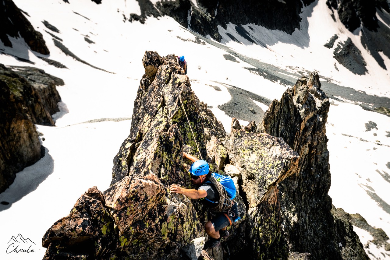 © Cheule Photography - Les Alpes et la vie qui fleurit - Alpinisme - Escalade - Cinéastes - Course d'arête - Écrins - Pierre Prebet - Arête des Cinéastes - Hautes Alpes