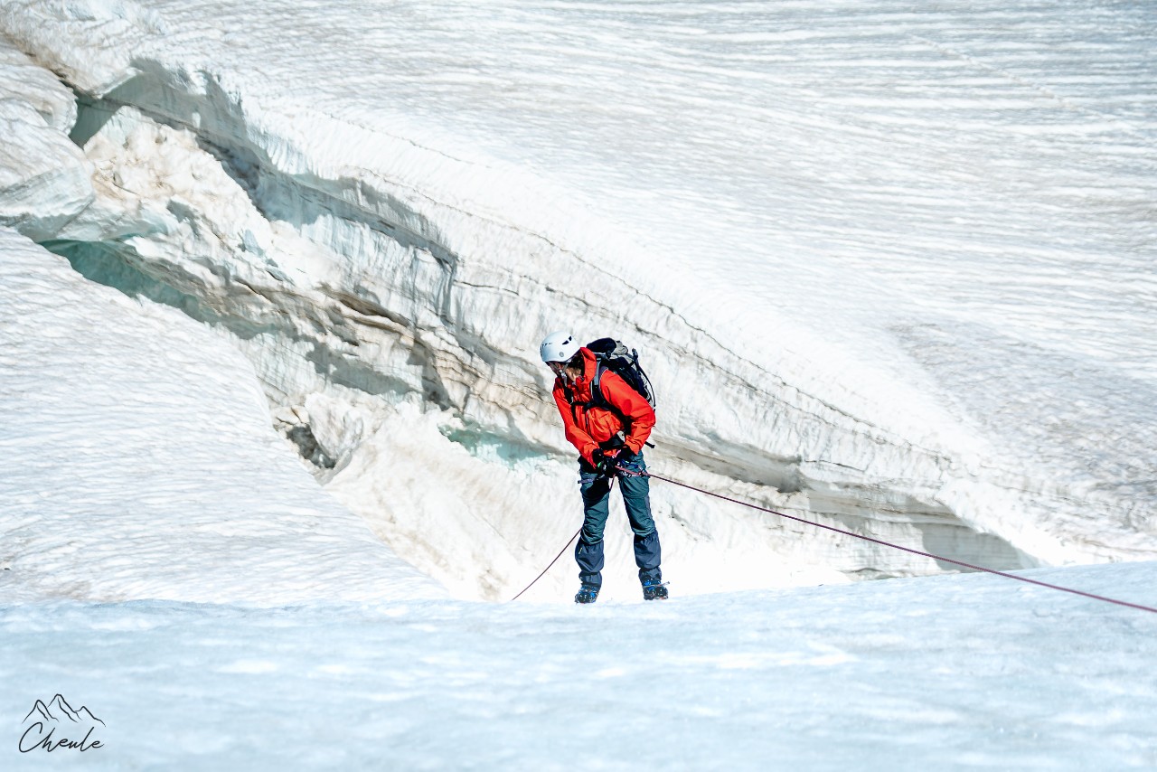© Cheule Photography - Les Alpes et leur accueil chaleureux - Écrins - La Meije - Meije Orientale - Alpinisme - Alpinistes - Cordée - Crevasse - Rappel - Hautes Alpes - Lucas Perillon - Glacier