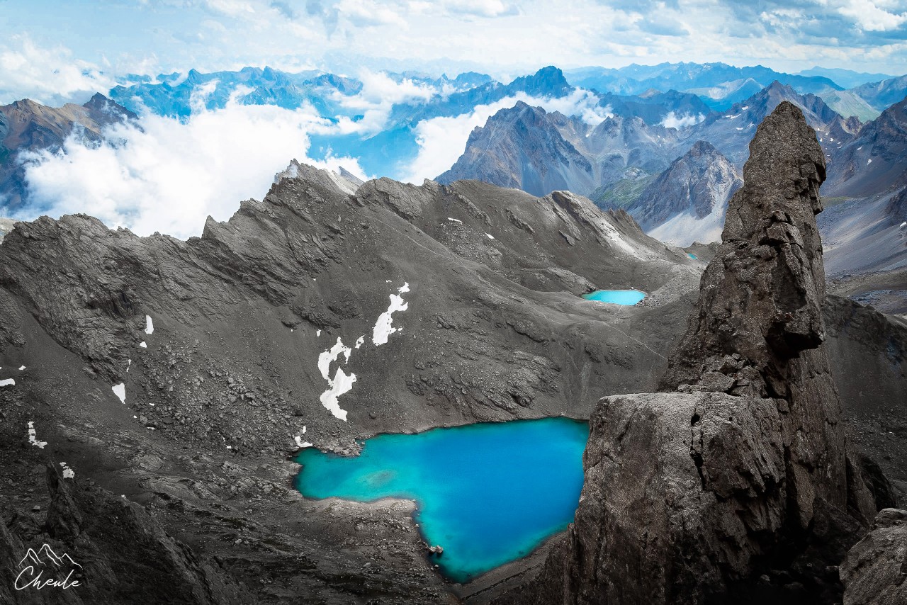 © Cheule Photography - Les Alpes et leur accueil chaleureux - Chambeyron - Paysage - Lac des 9 couleurs - Coeur - Lac - Montagne - Alpes de Hautes-Provences - Massif du Chambeyron