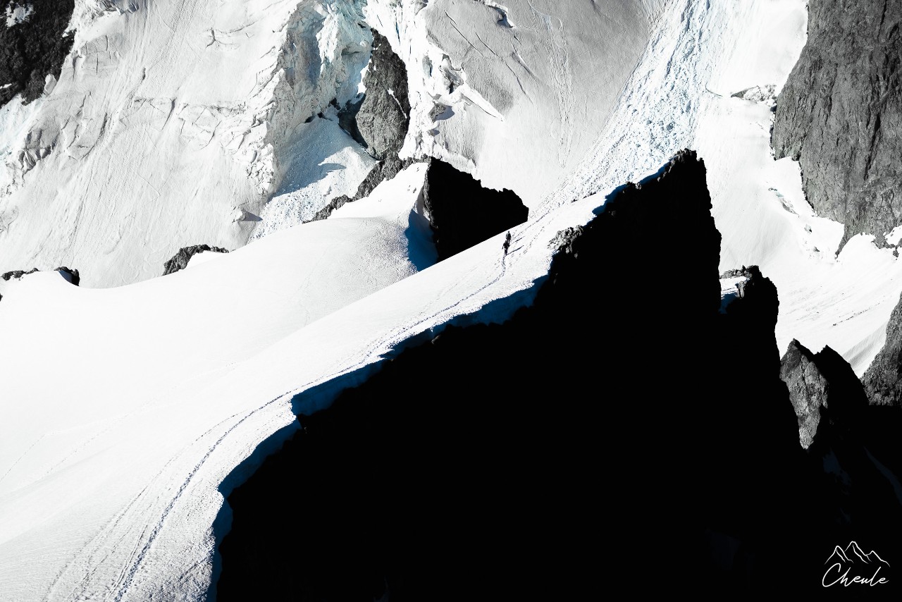 © Cheule Photography - Les Alpes et leur accueil chaleureux - Écrins - Paysage - Barre des Écrins - Alpinisme - Alpinistes - Hautes Alpes - Glacier - Roche Faurio - Arête - Cordée