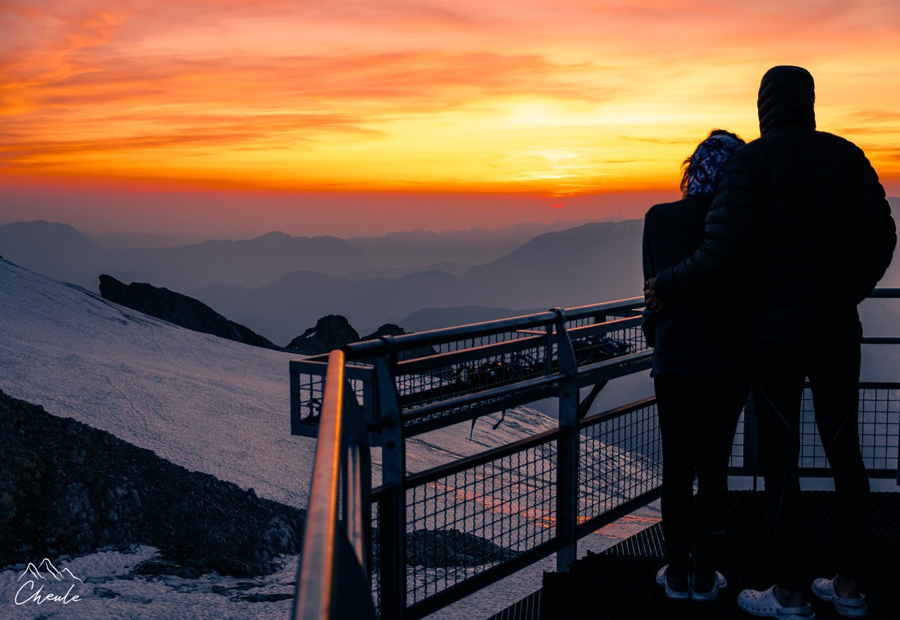 © Cheule Photography - Les Alpes et leur accueil chaleureux - Écrins - Paysage - La Meije - Coucher de soleil - Sunset - Séracs - Glacier - Crevasses - Glace - Hautes Alpes - Refuge de l'Aigle