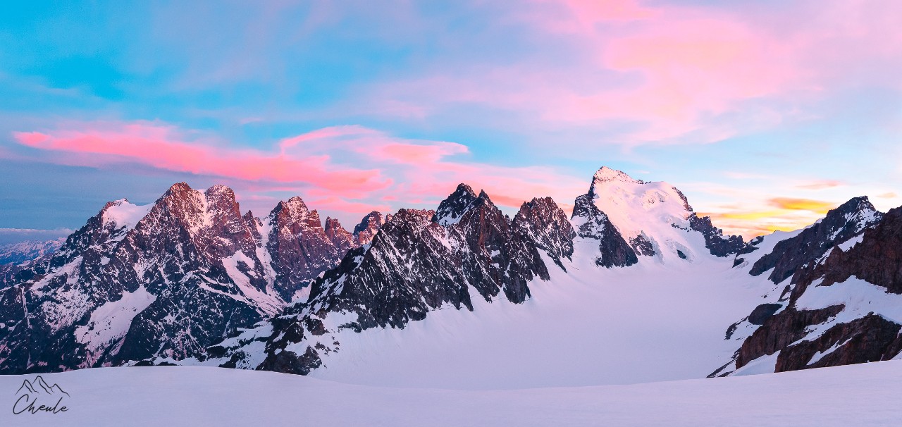 ©Cheule Photography - Panoramique - Panorama - Paysage - Écrins - Barre des Écrins - Haute montagne - Alpinisme - Neige - Hautes Alpes - Pelvoux - Ailefroides - Sunset - Coucher de soleil