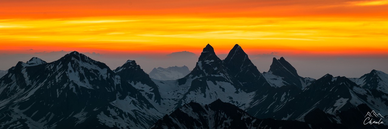 ©Cheule Photography - Panoramique -  Panorama - Sunset - Coucher de soleil - Paysage - Aiguilles d'Arves - Goléon - Haute montagne - Nuages - Flammes