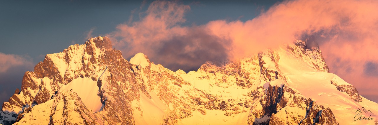 ©Cheule Photography - Panoramique -  Panorama - Sunrise - Lever de soleil - Paysage - Écrins - La Meije - Haute montagne - Pic Gaspard - Nuages - Pavé - Flammes