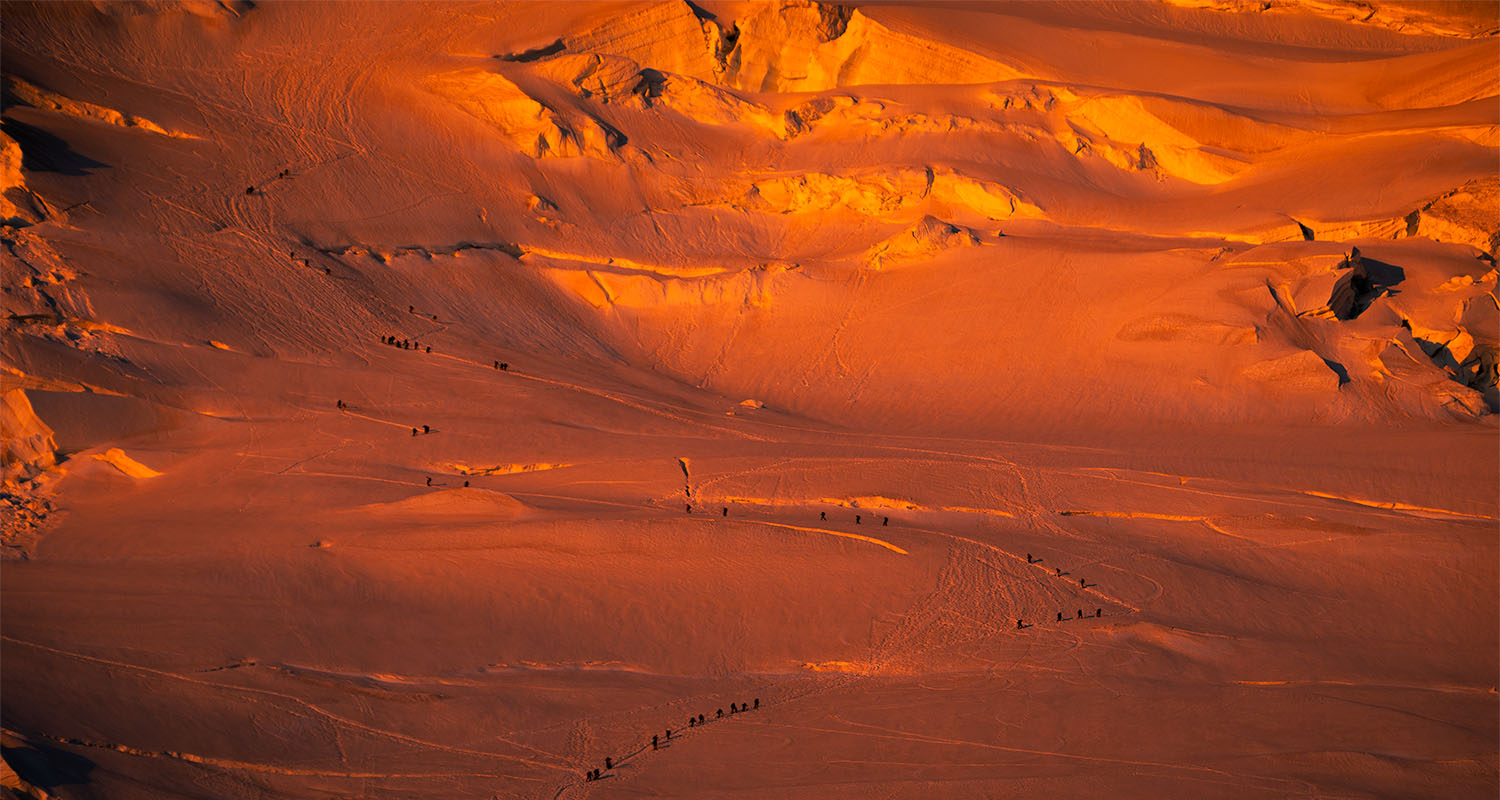 © Cheule Photography - Les Alpes et leur accueil chaleureux - Écrins - Alpinisme - Barre des Écrins - Sunrise - Lever de soleil - Téléobjectif - Hautes Alpes - Glacier - Dôme de Neige des Écrins