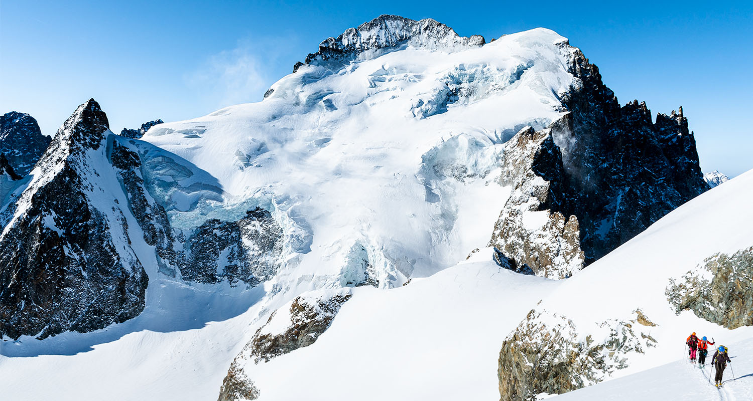 © Cheule Photography - Les Alpes et leur or blanc - Paysage - Écrins - Barre des Écrins - Haute montagne - Ski - Ski alpinisme - Neige - Hautes Alpes - Roche Faurio (2)