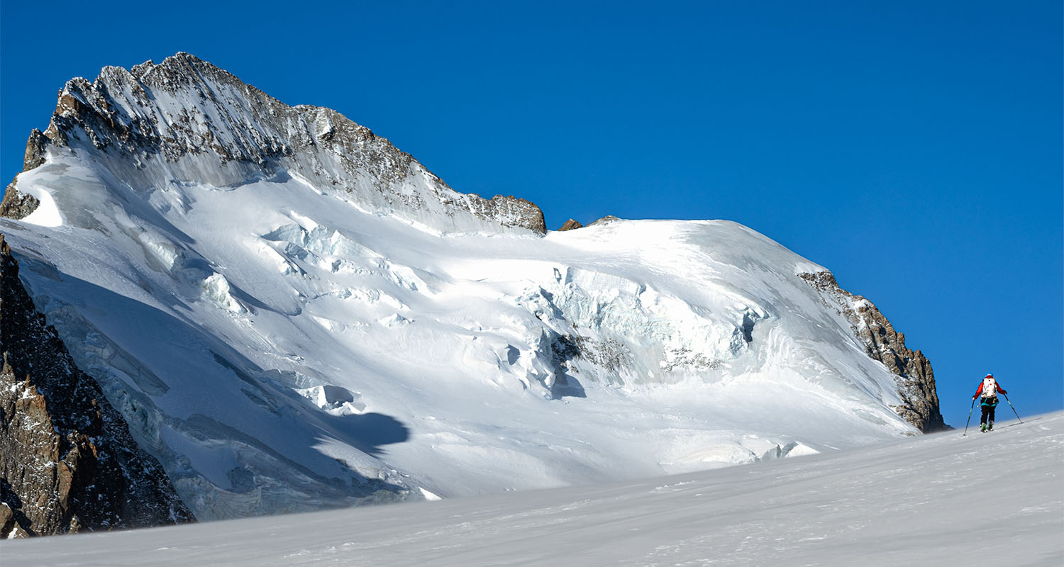 © Cheule Photography - Roche Faurio - Les Alpes et leur or blanc - Écrins - Barre des Écrins - Haute montagne - Ski de randonnée - Ski alpinisme - Neige - Hautes Alpes - Roche Faurio